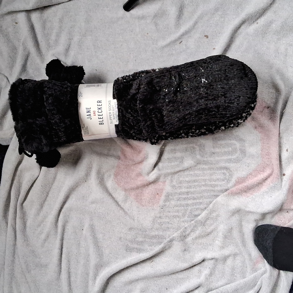 🆕️ Jane and Bleecker shoe size 4-10 super soft black slipper socks - Picture 3 of 5